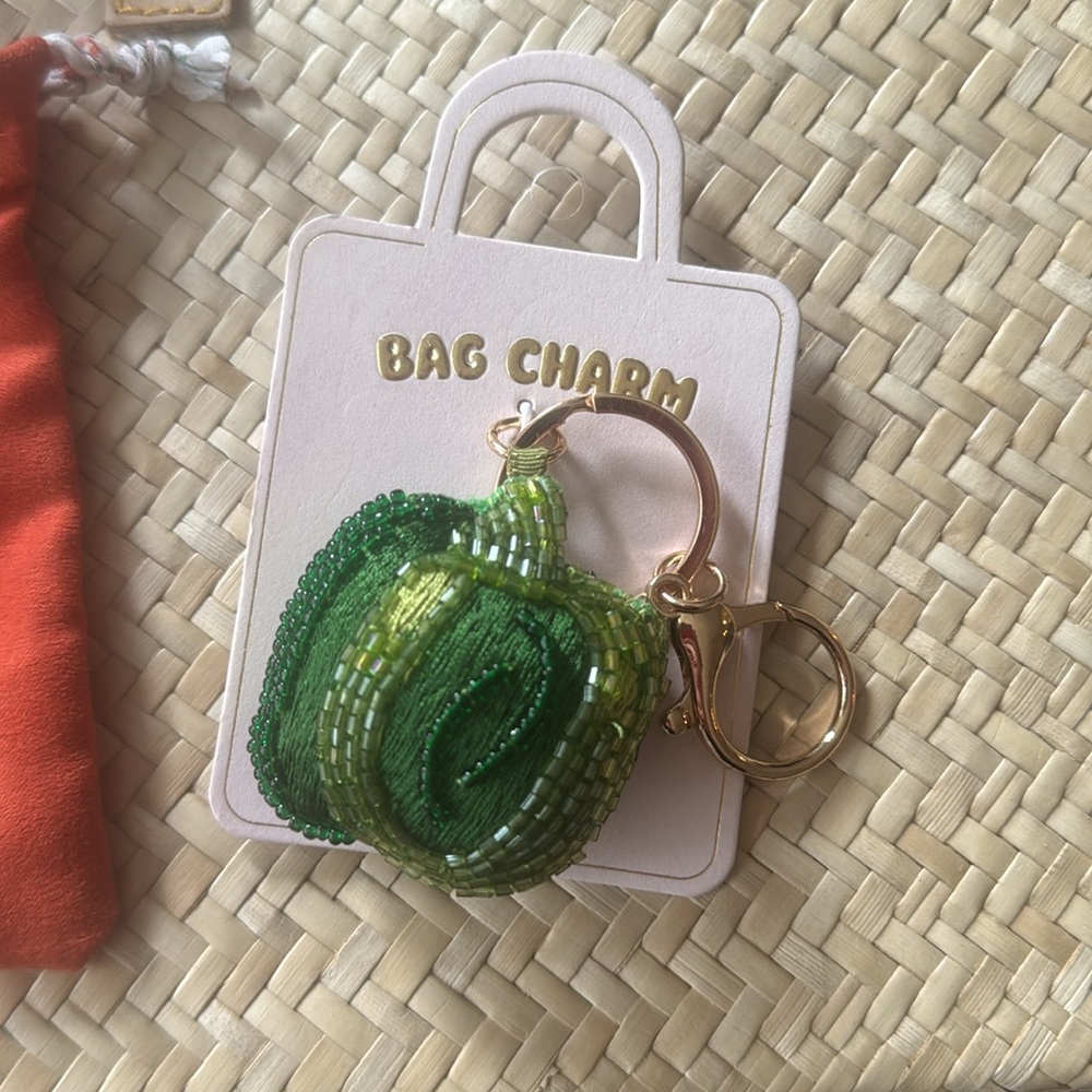 NWT Anthropologie Beaded Vegetable Bag Charm, Green Pepper - Picture 5 of 6